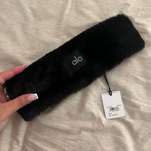 ALO YOGA Faux Fur Ear Warmers Black Fuzzy Headband - Picture 6 of 7